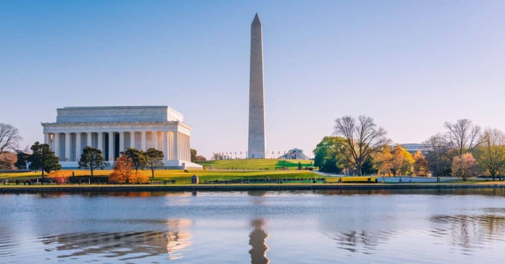 The 500 feet Washington Monument against a clear blue sky.