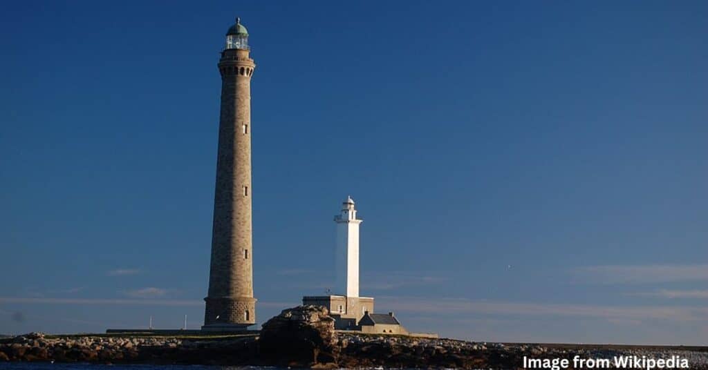 An image of Île Vierge Lighthouses in France. The sky is clear and the image is from Wikipedia.