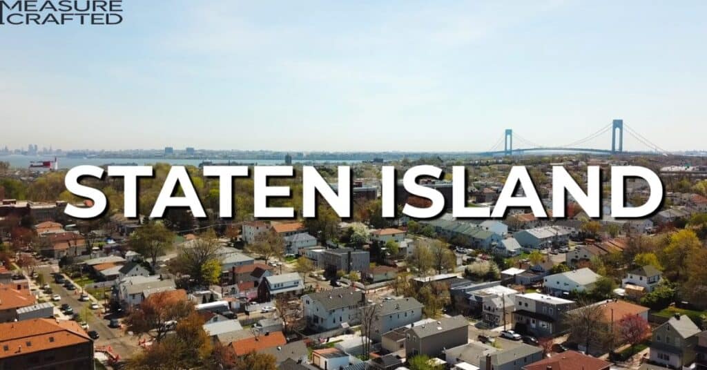 Ariel view of the staten island of New York City. The word "staten island" is written over the picture.